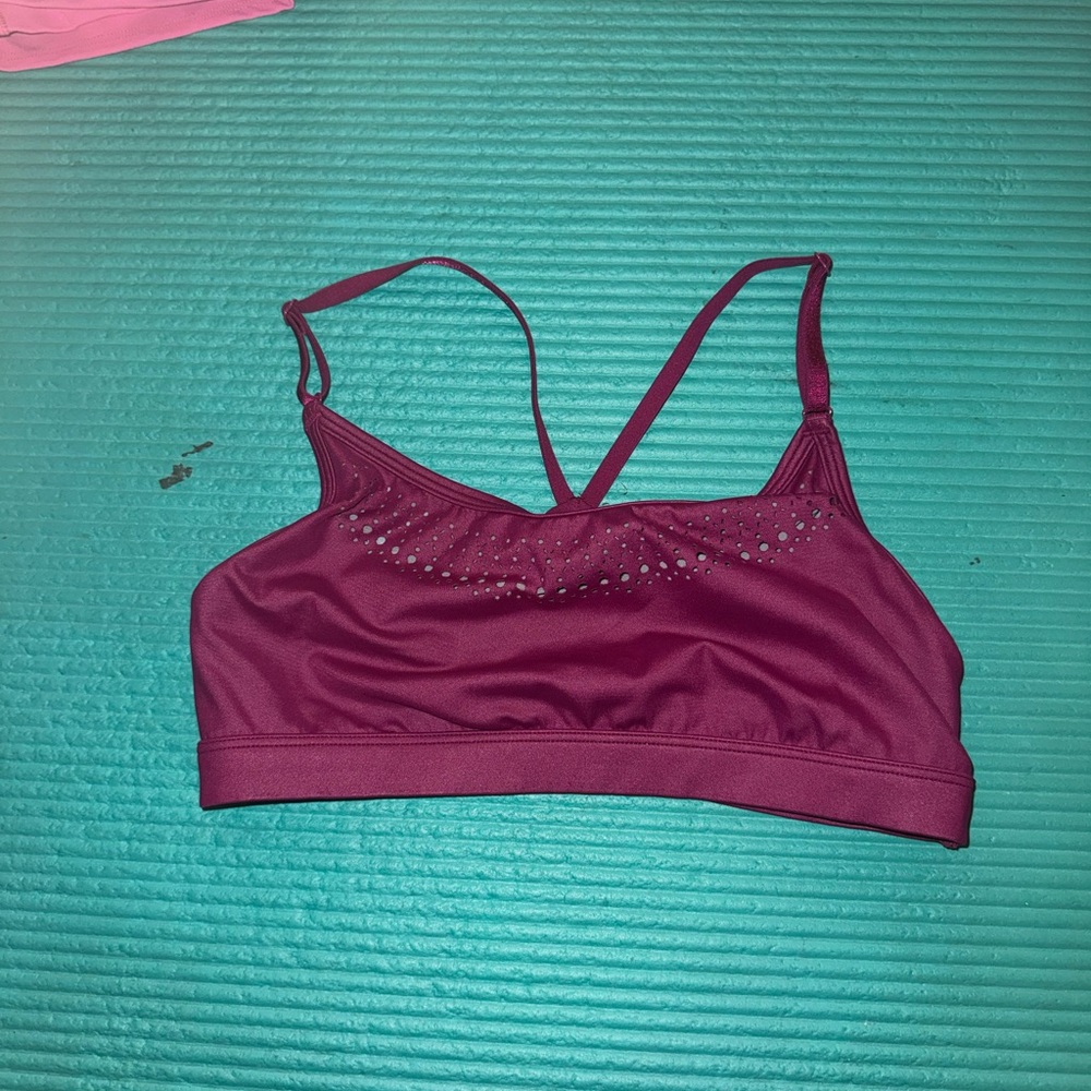 Victorias Secret sports bra in magenta